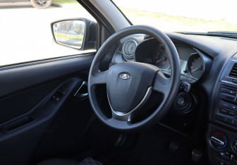 Подержанный автомобиль LADA (ВАЗ) Granta Sedan 2023 года (12 фото)