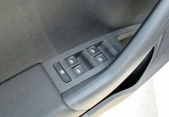 Подержанный автомобиль Skoda Octavia Liftback 2013 года (11 фото)