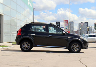 Подержанный автомобиль Renault Sandero 2011 года (4 фото)