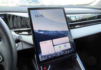 Подержанный автомобиль Geely Atlas 2024 года (15 фото)