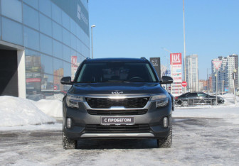 Подержанный автомобиль Kia Seltos 2022 года (2 фото)