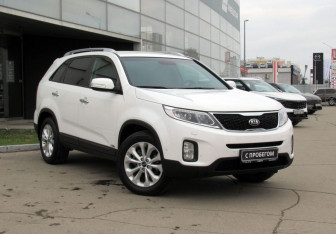 Подержанный автомобиль Kia Sorento 2017 года (3 фото)