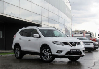 Подержанный автомобиль Nissan X-Trail 2016 года (3 фото)