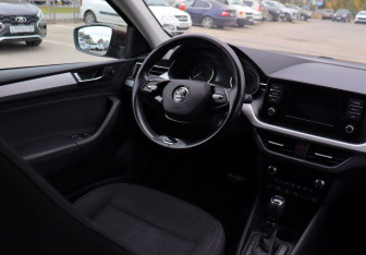 Подержанный автомобиль Skoda Rapid Liftback 2020 года (10 фото)