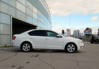 Подержанный автомобиль Skoda Octavia Liftback 2013 года (4 фото)