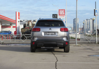Подержанный автомобиль Citroen C5 Aircross 2021 года (6 фото)
