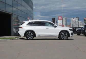Подержанный автомобиль Geely Monjaro 2024 года (4 фото)