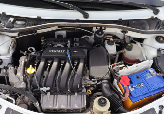 Подержанный автомобиль Renault Sandero 2012 года (10 фото)