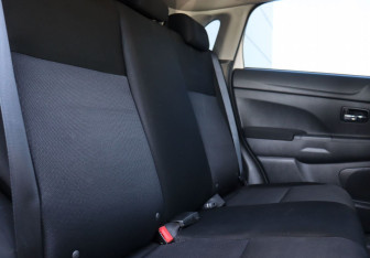 Подержанный автомобиль Mitsubishi ASX 2012 года (13 фото)