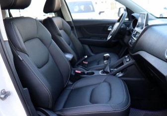 Подержанный автомобиль FAW Besturn X40 2019 года (12 фото)