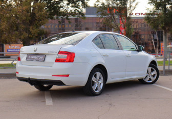 Подержанный автомобиль Skoda Octavia Liftback 2017 года (5 фото)