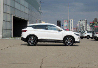 Подержанный автомобиль Geely Coolray 2023 года (4 фото)