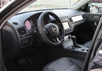 Подержанный автомобиль Volkswagen Touareg 2012 года (15 фото)
