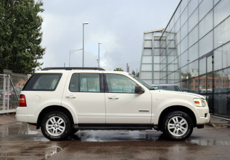 Подержанный автомобиль Ford Explorer 2008 года (4 фото)