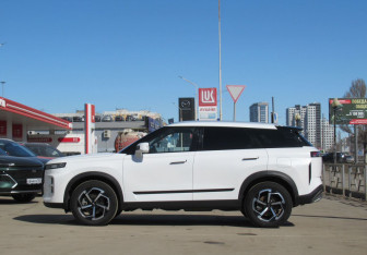 Подержанный автомобиль Jaecoo J7 2023 года (8 фото)