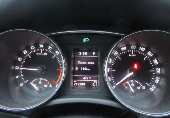 Подержанный автомобиль Skoda Superb Wagon 2012 года (13 фото)