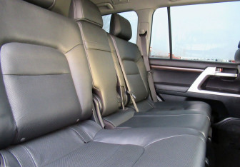 Подержанный автомобиль Toyota Land Cruiser Suv 2020 года (11 фото)