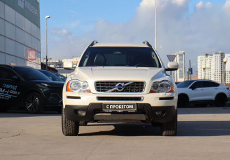 Подержанный автомобиль Volvo XC90 2010 года (2 фото)