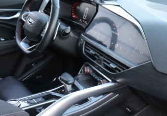 Подержанный автомобиль Geely Tugella 2024 года (16 фото)