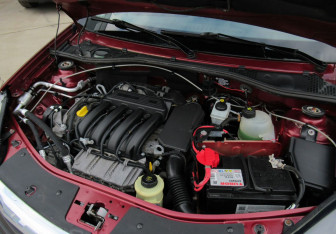 Подержанный автомобиль Renault Sandero 2014 года (10 фото)