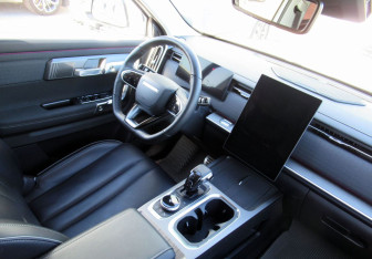 Подержанный автомобиль Jaecoo J7 2023 года (19 фото)