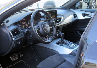 Подержанный автомобиль Audi A7 2014 года (15 фото)