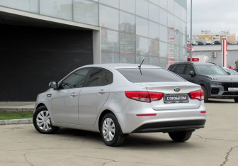 Подержанный автомобиль Kia Rio Sedan 2016 года (7 фото)