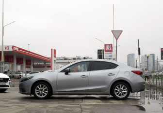Подержанный автомобиль Mazda 3 Sedan 2013 года (8 фото)
