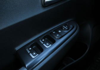 Подержанный автомобиль Kia Rio Hatchback 2018 года (14 фото)