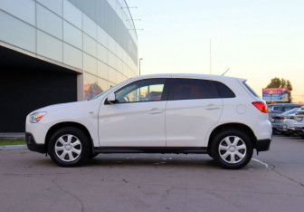 Подержанный автомобиль Mitsubishi ASX 2012 года (8 фото)