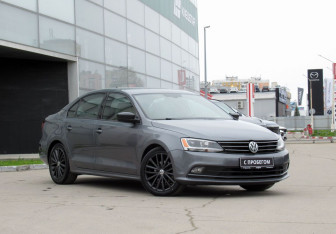 Подержанный автомобиль Volkswagen Jetta Sedan 2016 года (3 фото)