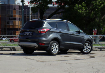 Подержанный автомобиль Ford Kuga 2017 года (5 фото)