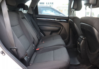 Подержанный автомобиль Kia Sorento 2012 года (10 фото)