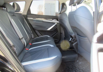 Подержанный автомобиль Geely Atlas 2024 года (10 фото)