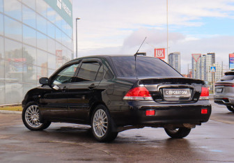 Подержанный автомобиль Mitsubishi Lancer Sedan 2006 года (7 фото)