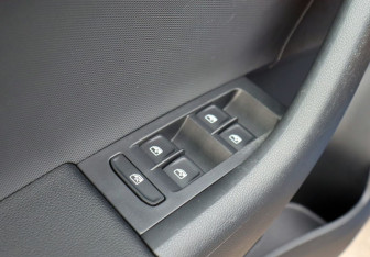 Подержанный автомобиль Skoda Rapid Liftback 2018 года (14 фото)