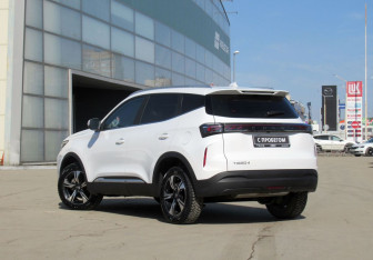 Подержанный автомобиль Chery Tiggo 4 2024 года (7 фото)