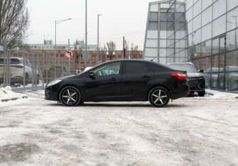 Подержанный автомобиль Ford Focus Sedan 2012 года (8 фото)