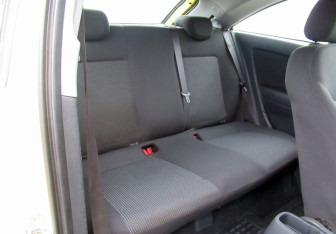 Подержанный автомобиль Opel Corsa 2011 года (10 фото)