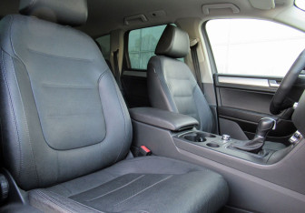 Подержанный автомобиль Volkswagen Touareg 2012 года (11 фото)