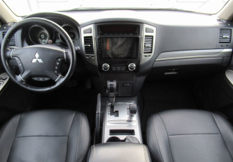 Подержанный автомобиль Mitsubishi Pajero 2021 года (16 фото)