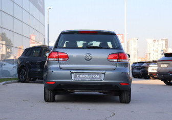 Подержанный автомобиль Volkswagen Golf Hatchback 2012 года (6 фото)