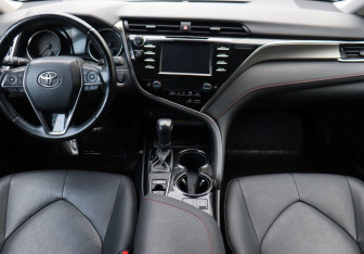 Подержанный автомобиль Toyota Camry Sedan 2020 года (20 фото)