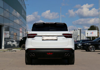 Подержанный автомобиль Geely Coolray 2023 года (6 фото)