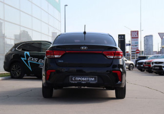 Подержанный автомобиль Kia Rio Sedan 2017 года (6 фото)