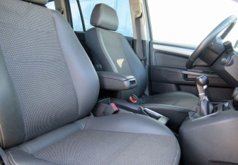 Подержанный автомобиль Opel Zafira Compactvan 2009 года (10 фото)