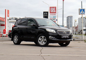 Подержанный автомобиль Toyota RAV4 2012 года (3 фото)