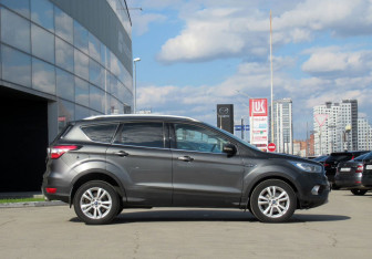 Подержанный автомобиль Ford Kuga 2017 года (4 фото)