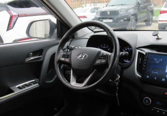 Подержанный автомобиль Hyundai Creta 2016 года (13 фото)