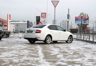 Подержанный автомобиль Skoda Octavia Liftback 2018 года (5 фото)